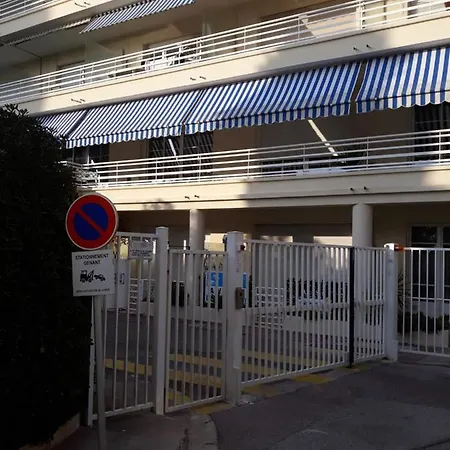 Apartment Le Palais Du Tropique Sea View 5E Etage Avec Ascenseur Juan-les-Pins